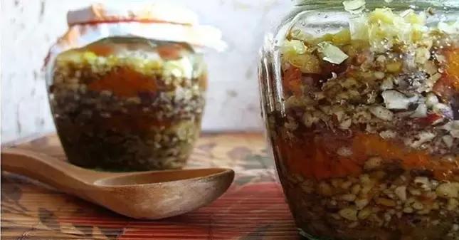 مزيج الجوز مع العسل للفعالية